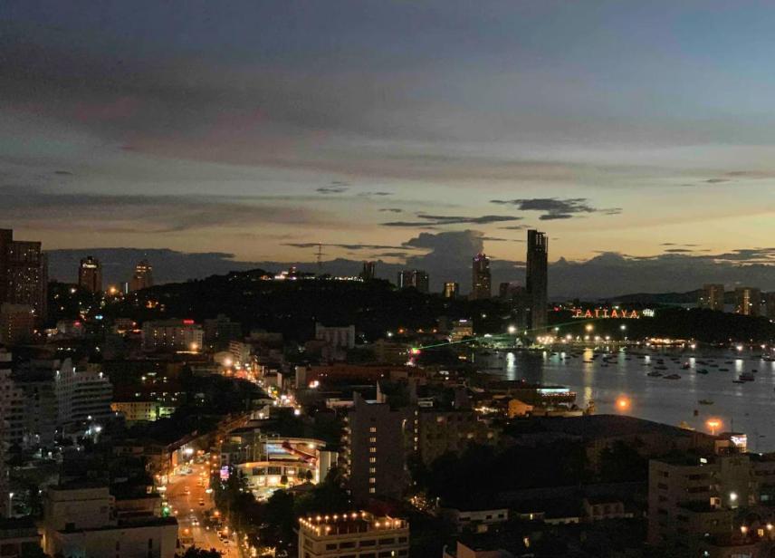 Edge Central Pattaya Seaview Residence Exterior photo